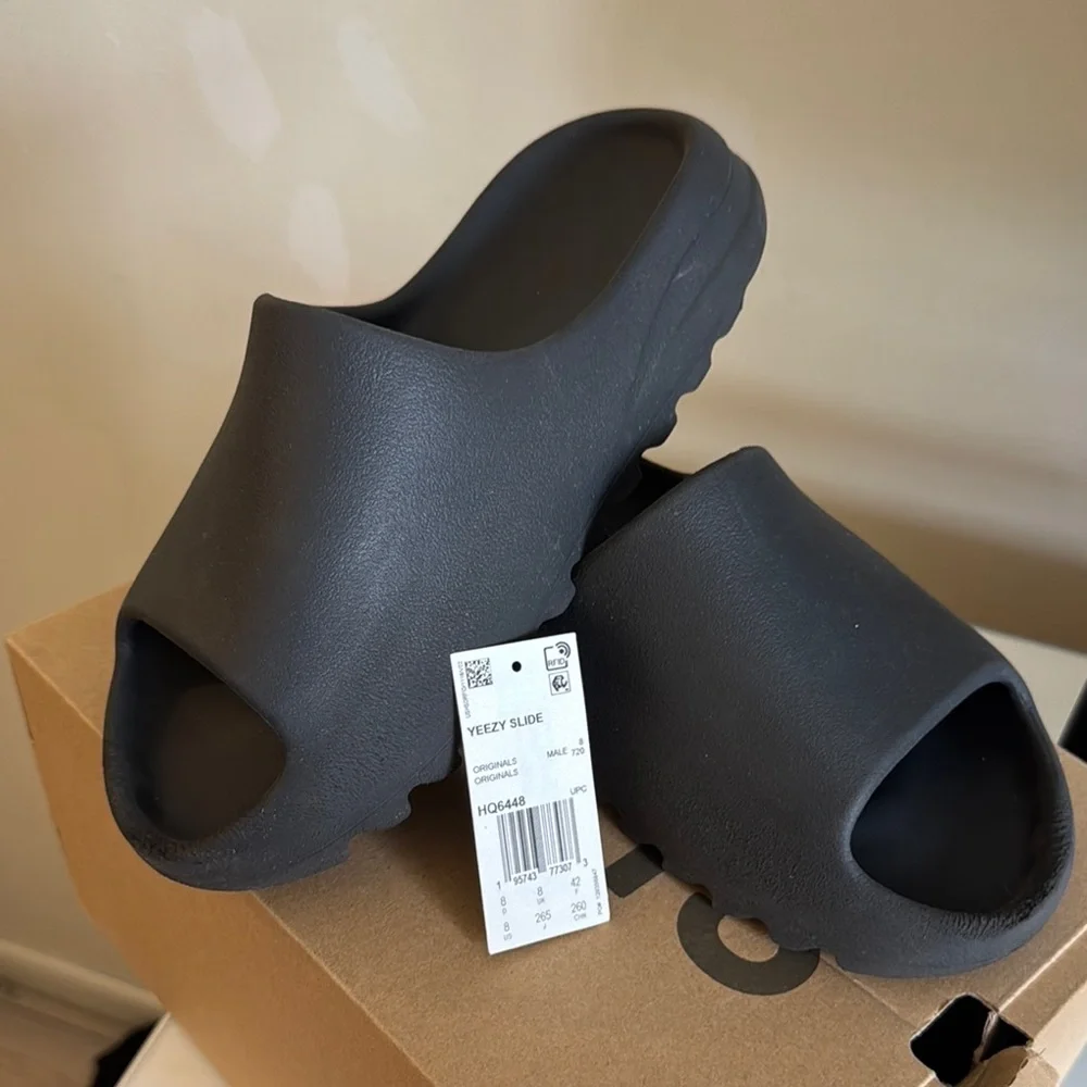 Yeezy Black Sandals with Thick Cushioned Sole and Open-Toe Design - Picture 1 of 1